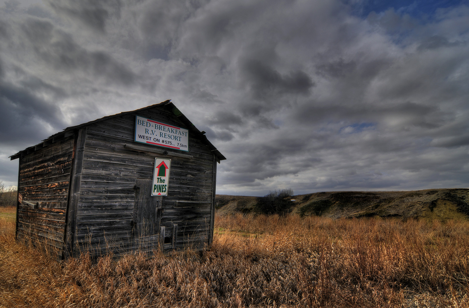 krajina, starý, kopec, budova, opuštěný, tráva, nebe, pole, mraky, Dům, hospodařit, Kanada, stodola, Alberta, jaro, chatrč, mrak, strom, hora, lučina, louka, opuštěný, vysočina, prérie, weatheredwood, venkov, tráva rodina, meteorologický jev, badlands, ekoregion, políčko, Bubeník, Dinosaurtrail