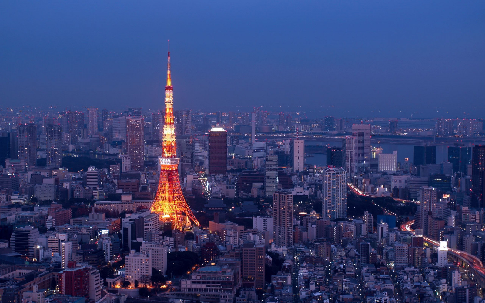 světla, město, panoráma města, noc, budova, panoráma, mrakodrap, večer, věž, horizont, soumrak, metropole, Tokio, Tokyo Tower, centrum, mezník, urban area, Atmosféra Země, Metropolitní oblast, lidské osídlení, geografický rys, letecké snímkování
