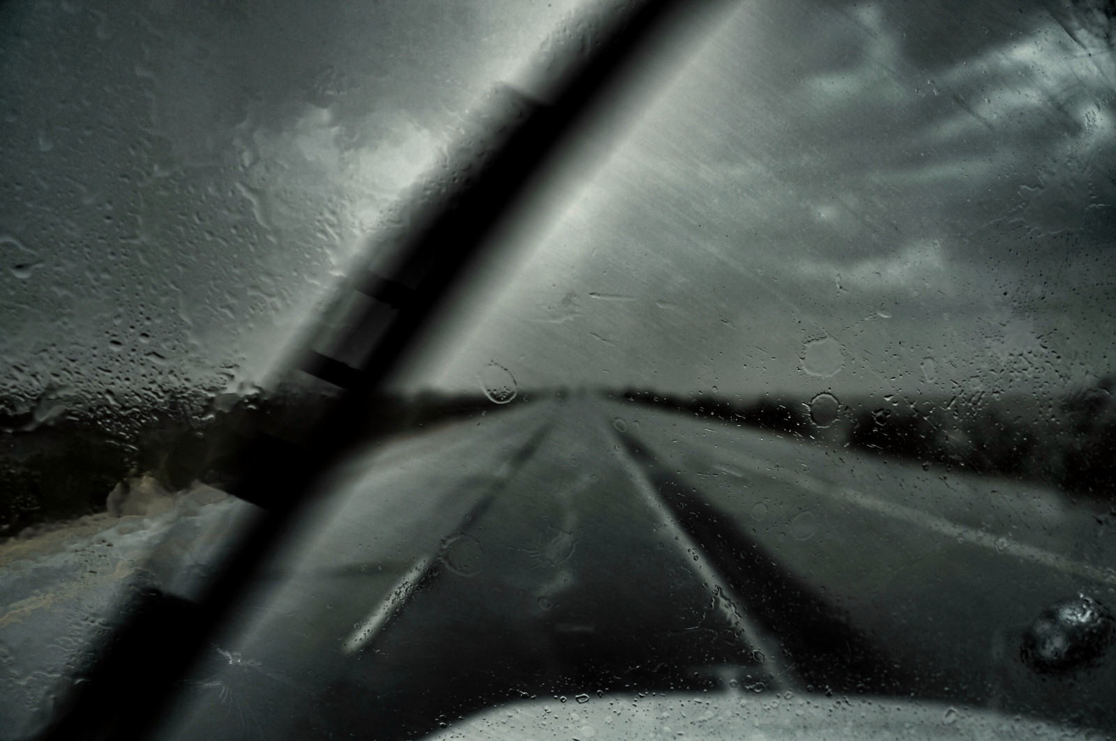 slunečnímu záření, Černá, černobílý, odraz, sníh, led, atmosféra, Dálnice, Arizona, zmrazení, 2014, světlo, Černý a bílý, počasí, tělesné, deštivý, červenec, tma, sonynex5r, atmosférický jev, Černý a bílý, monochromatické fotografování, alvinharp, i40, stěrač předního skla, desertrainstorm, přepravní