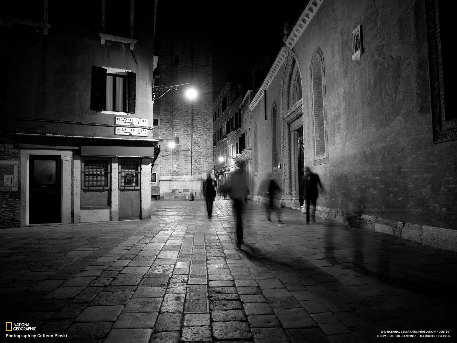 デスクトップ壁紙 シティ 通り イタリア 夜 道路 ナショナル ジオグラフィック インフラ 光 路地 点灯 闇 スナップショット 市街地 黒と白 モノクロ写真 フィルム ノワール 1600x10 Gamenoob13 デスクトップ壁紙 Wallhere
