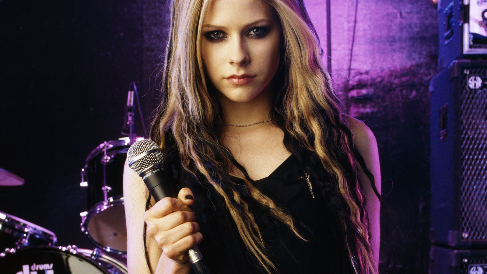 Modell-, Musik-, Sänger, Musiker, Avril Lavigne, Mode, Person, Gitarrist, Singen, Unterhaltung, Schönheit, Performance, Stufe, Fotoshooting, Nachtclub, Singer Songwriter