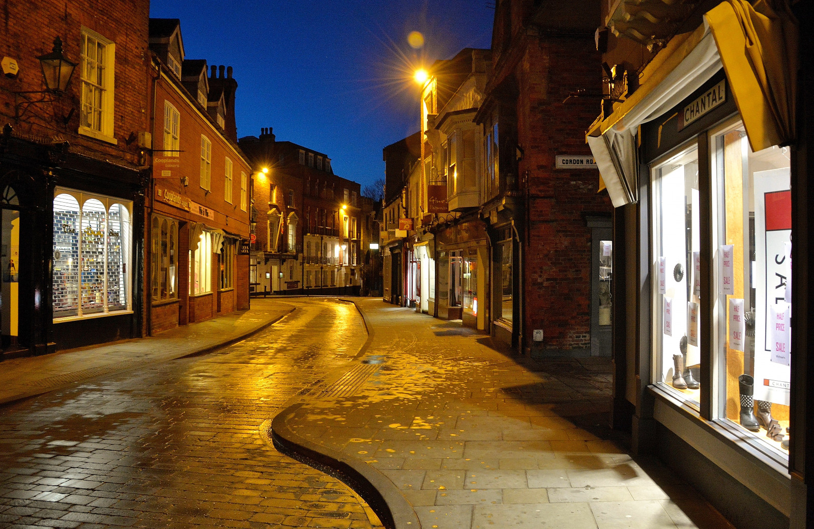 città, strada, paesaggio urbano, notte, urbano, strada, Inghilterra, sera, mattina, cittadina, porta, Britannico, porte, medievale, UK, shopping, infrastruttura, colore, centro, viaggio, vicolo, negozi, Lincoln, terrazza, Gran Bretagna, Inglese, Regno Unito, Lincolnshire, gb, Gran Bretagna, Al dettaglio, corsia, area urbana, insediamento umano, Quartiere, struttura nonbuilding, eastmidlands, Midlands, Medioevo, Bailgate