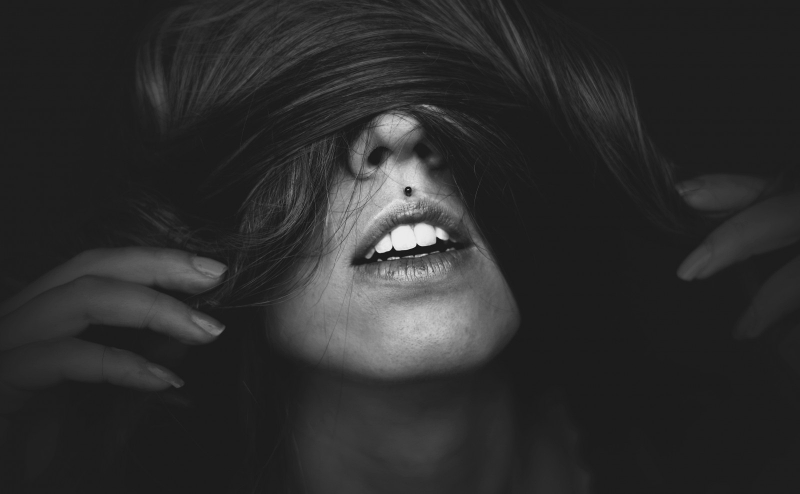 ใบหน้า, สีขาว, ดำ, ขาวดำ, โมเดล, แนวตั้ง, มือ, มืด, นามธรรม, ความรัก, การถ่ายภาพ, Canon, ริมฝีปาก, แฟชั่น, ผม, ปาก, จมูก, อารมณ์, ผิวหนัง, หัว, ศิลปะ, เบา, สวย, ฤดูใบไม้ร่วง, ศิลปะ, หญิงสาว, ความงาม, ธรรมชาติ, ดำขาว, ตา, ผู้หญิง, น่าพิศวง, ความมืด, น่าสนใจ, แตกต่างกัน, น่ากลัว, น่ารัก, ความคิดสร้างสรรค์, ปฏิบัติตามฉัน, ทำตาม, ดำและขาว, ถ่ายภาพขาวดำ, การถ่ายภาพบุคคล, ฟิล์มนัวร์, ผมสีน้ำตาล, การแสดงออกทางสีหน้า, ร่างกายมนุษย์, อวัยวะ, ใกล้ชิด