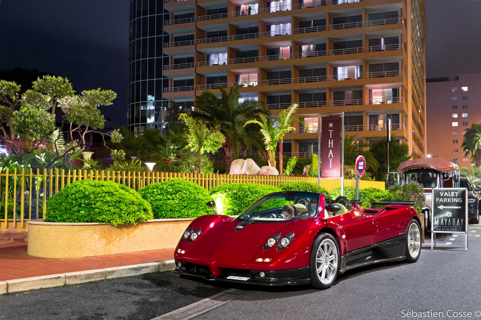 ulice, auto, Červené, vozidlo, silnice, Dům, sportovní auto, Roadster, Monaco, Pagani, výkon auta, Zonda, AMG, rostlina, superauto, s, worldcars, Horacio, počítač tapeta, pozemní vozidla, automobilového designu, závodní auto, luxusní vůz, městské auto, 73