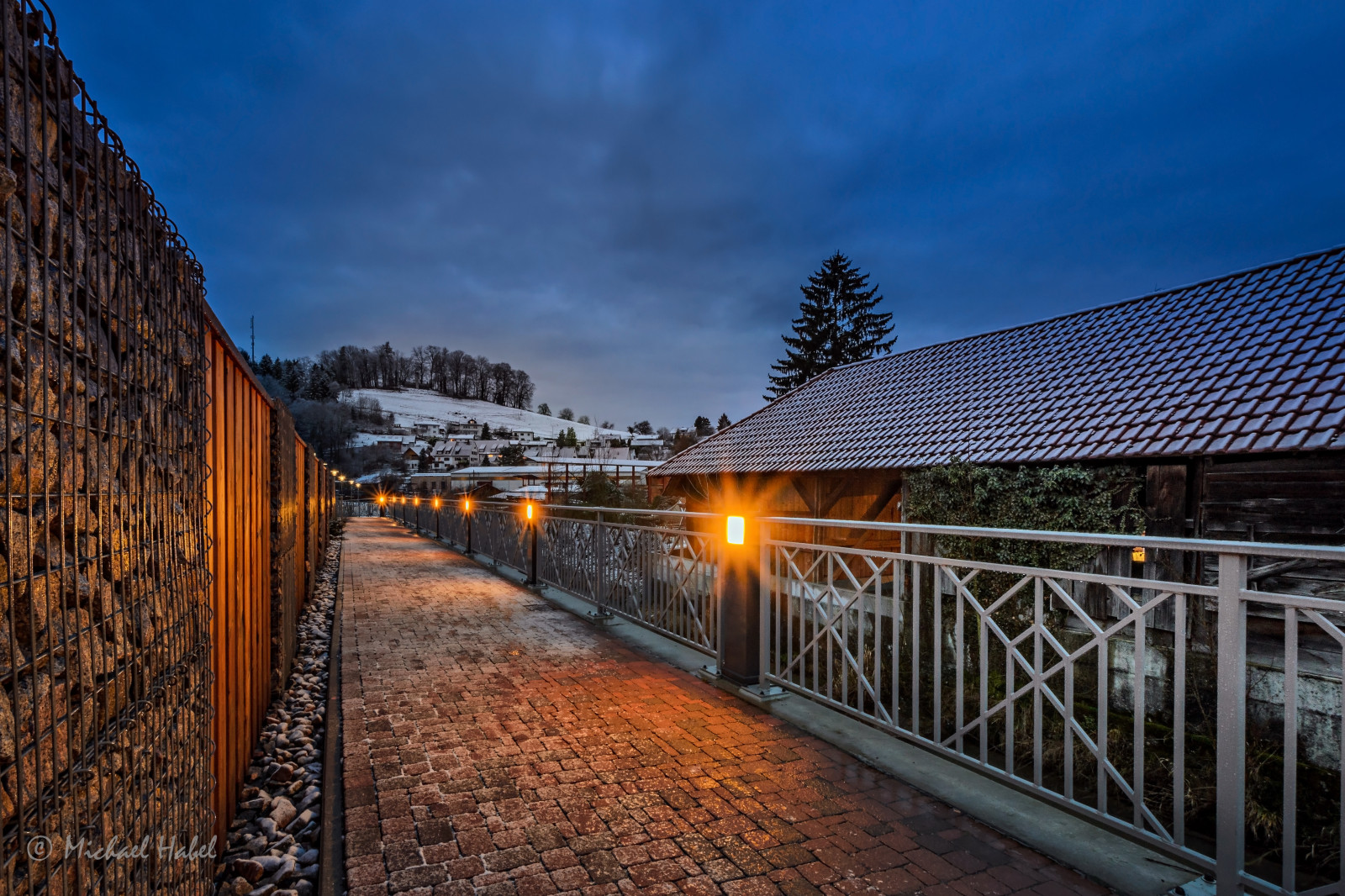slunečnímu záření, světla, panoráma města, noc, architektura, sníh, zima, večer, ráno, Německo, most, Nikon, 2015, doprava, DX, longexposure, NIKKOR, bluehour, hora, deutschland, dráha, lampy, nuit, architektur, ngc, Schnee, wasser, langzeitbelichtung, weg, br CKE, Berge, Stadt, Německo, licht, Fluss, Lichter, Nacht, blauestunde, 10mm, badenw rttemberg, s dbaden, ausenaufnahme, steine, urban area, Dorf, bauwerk, baden, weitwinkel, ort, ultraweitwinkel, aussenaufnahme, widestand, 5100, nigth, lampen, Hieber, Hauptstr, má cesta, Kander, Kandern, kleinstadt, AEU, Autofokus, zomm, drausen, Kandertal, withoutpeople, geweg, ohnemenschen, landkreisl rrach, 79400kandern, marrkgr flerland