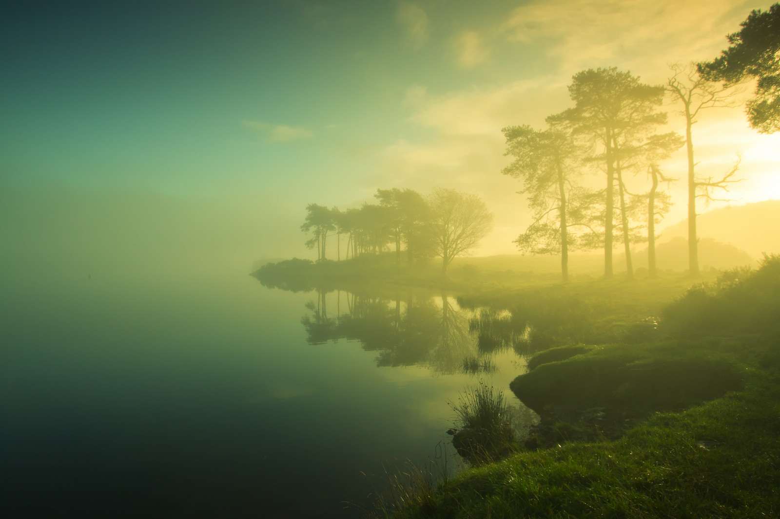 slunečnímu záření, krajina, les, kopec, Příroda, odraz, nebe, Skotsko, svítání, zelená, ráno, mlha, slunce, horizont, atmosféra, soumrak, opar, světlo, mrak, strom, mlha, svítání, wow1, wow2, wow3, wow4, wow5, atmosférický jev, počítač tapeta, knappsloch