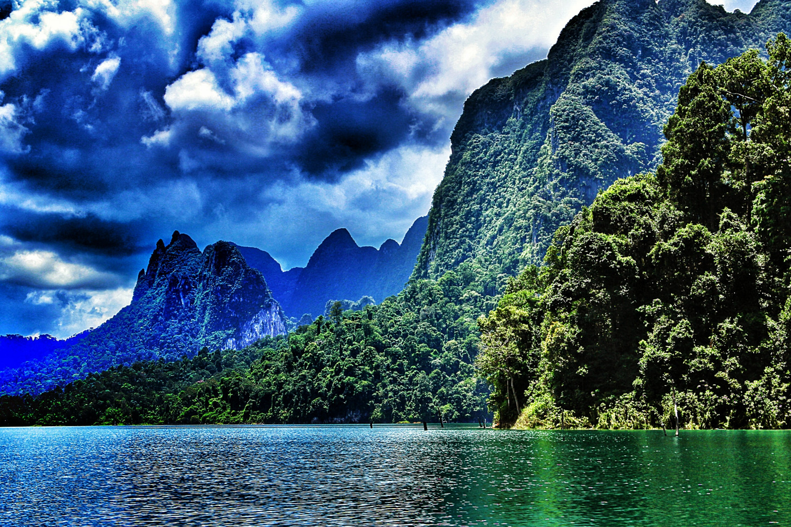 výlet, cestovat, modrý, stromy, světlo, dovolená, mrak, jezero, Dovolená, hory, odraz, strom, zelená, Příroda, mokrý, voda, Krásná, krása, mraky, les, Kánon, odrazy, krajina, Thajsko, fotografování, krajiny, fotografie, národní park, dovolená, Asie, Jihovýchodní Asie, fotograf, stíny, zakalený, fotky, modrá obloha, palmy, cesta, džungle, Thai, ohromující, vápenec, vrstvy, mountainside, cestování, klidný, cestovatel, Překrásná místa, mountainpeaks, sunkenforest, beautifullandscapes, limestonepeaks, cheowlanlake, limestonecliffs, mimo vyšlapané cesty, khaosoknationalpark, virginjungle, stunninglandscapes, mustseeplaces, cheowlarnlake, stunningplaces, cheowlarn, canoneosm