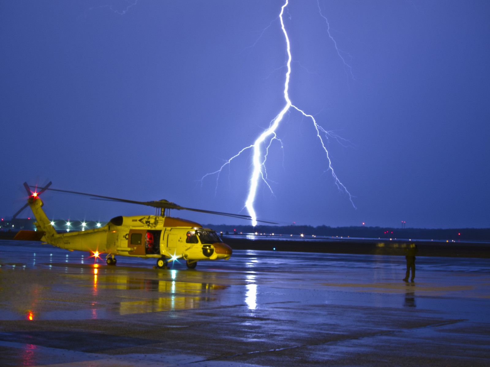 hav, nat, vand, himmel, lyn, aften, vind, atmosfære, maskine, torden, elektricitet, helikopter, energi, fænomen, H60