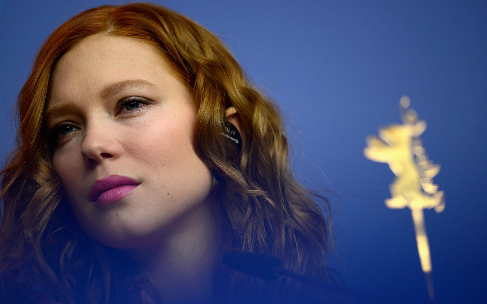 ansigt, Kvinder, model, portræt, Kigger væk, rød, fotografering, berømthed, skuespillerinde, blå, hår, rødbrun hår, næse, emotion, Person, hud, hoved, farve, pige, skønhed, smil, øje, kvinde, hånd, dame, Følelse, blond, frisure, 3840x2400 px, portrætfotografering, Photo shoot, menneskelige legeme, organ, tæt på, lea Seydoux