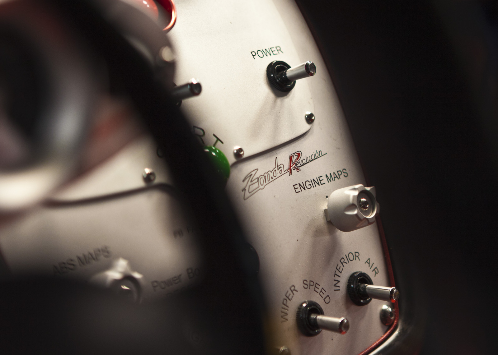 hvid, sort, rød, guitar, musikinstrument, fotografering, Pagani, 2013, netcarshow, netcar, bil billeder, bil foto, lys, hånd, Zonda Revolucion, tæt på, makrofotografering, plukket streng instrumenter, strengeinstrument