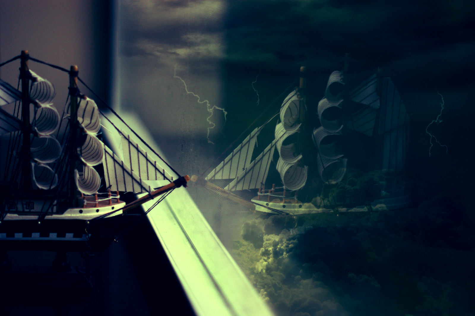 bouřka, okno, mraky, jachta, Photoshop, Hračka, 50mm, loď, Florida, surrealismus, sen, nadreálný, uvnitř, zasněný, Uvnitř, Blesk, nálet, f18, youngphotographer, Tropicalstormisaac