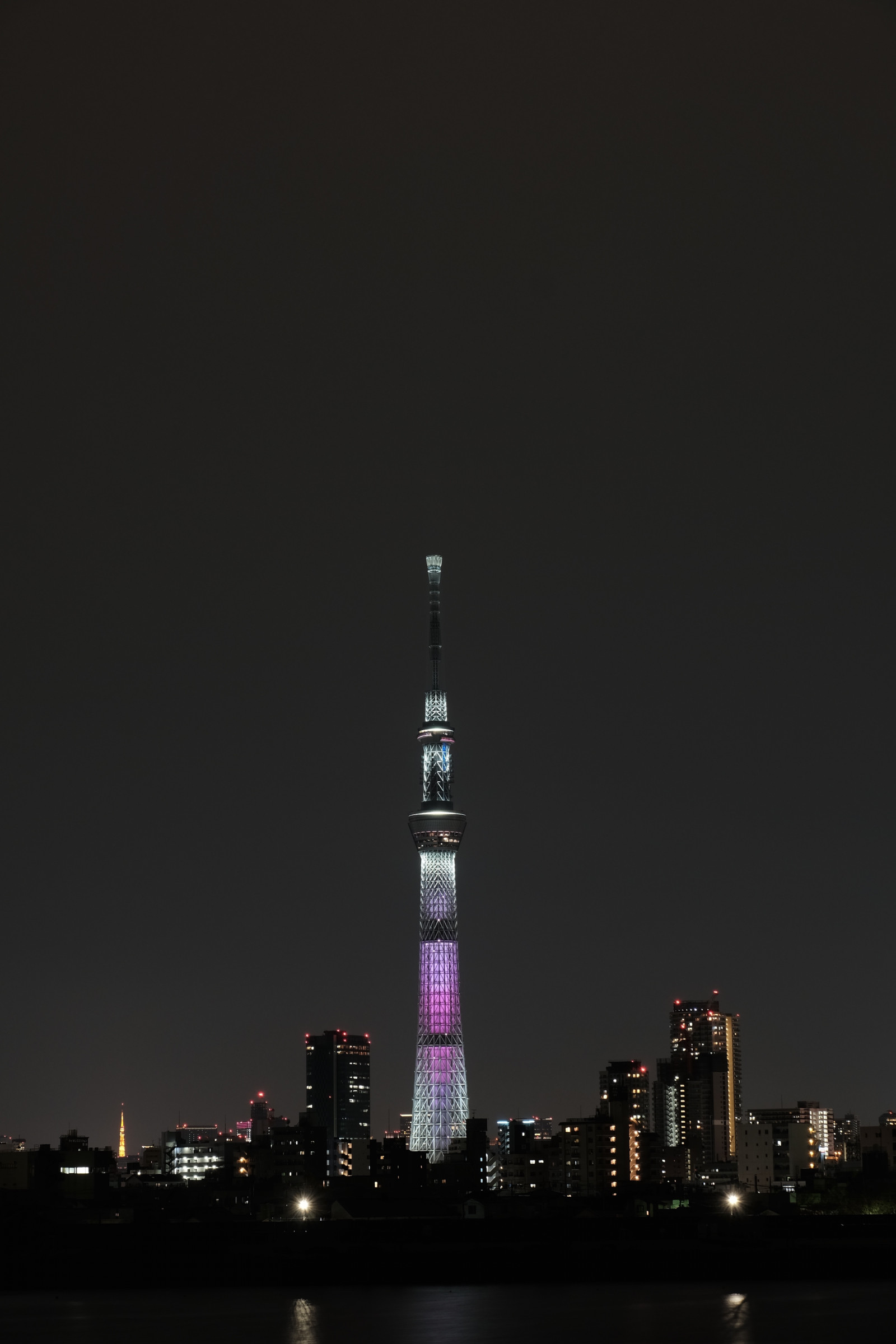 Giappone, città, paesaggio urbano, notte, architettura, riflessione, orizzonte, grattacielo, sera, Torre, orizzonte, crepuscolo, Mai, Tokyo, Fujifilm, Skytree, leggero, nube, nuvoloso, illuminato, illuminazione, oscurità, Fujinon, punto di riferimento, Tokyo Sky Tree, X, Yotsugi, xt1, xf18135mmf3556rlmoiswr, xf18135mm, atmosfera della terra, insediamento umano