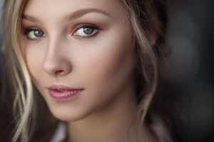 2048x1152_px_Blonde_Depth_Of_Field_eyes_face_Green_Eyes_Long_Hair_Looking_At_Viewer-586719.jpg!s