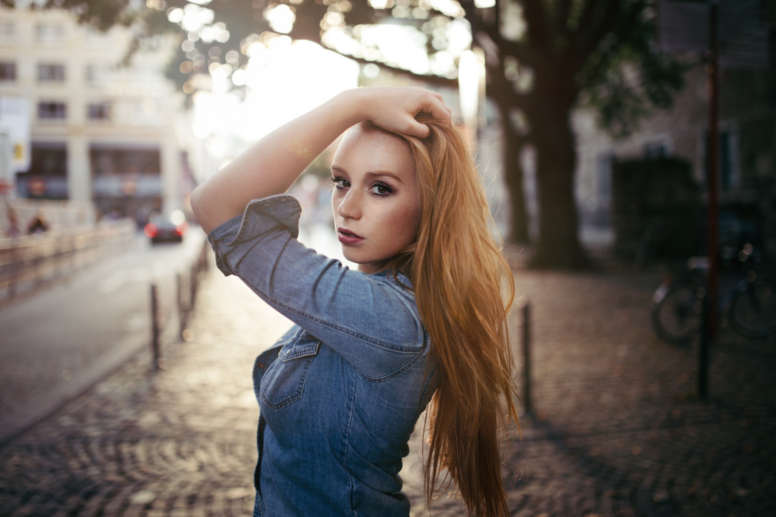 ženy, model, portrét, blondýnka, fotografování, šaty, ruce ve vlasech, móda, emoce, jaro, Osoba, oblečení, barva, dívka, krása, usměj se, oko, žena, dáma, fotografie, blond, momentka, lidských pozice, portrétní fotografie, focení, hnědé vlasy