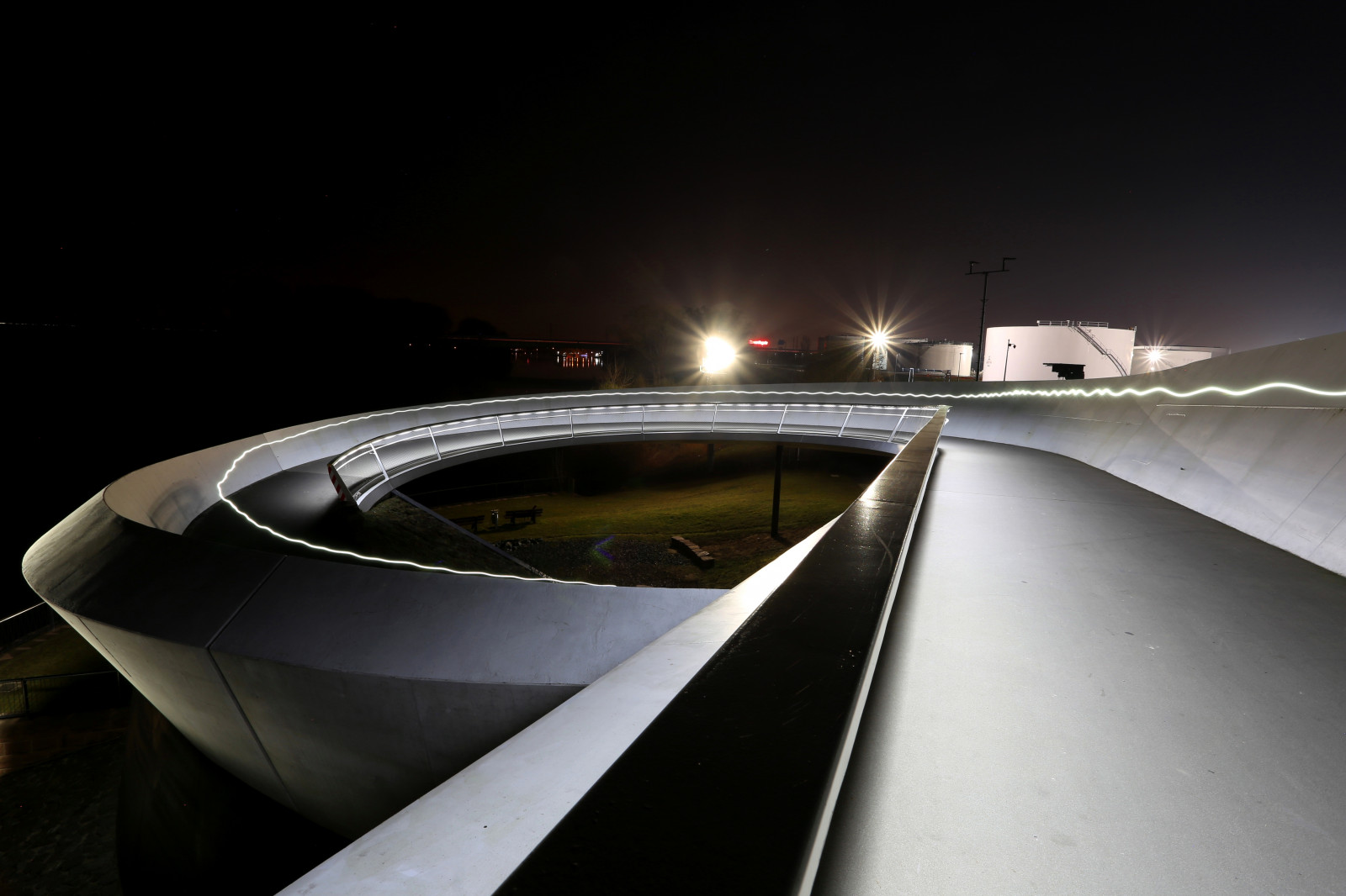 bianca, strada, notte, lago, riflessione, veicolo, carro armato, ponte, Canone, bagnato, stadio, struttura, ciclo continuo, leggero, l, roteare, illuminazione, modo, forma, refelction, oscurità, 6d, serbatoio, eos, Langzeitbelichtung, br cke, principale, hessen, lighttrails, lightstreams, atmosfera della terra, carburante, spirale, 1740, Raunheim, hafenbr cke, RheinMain