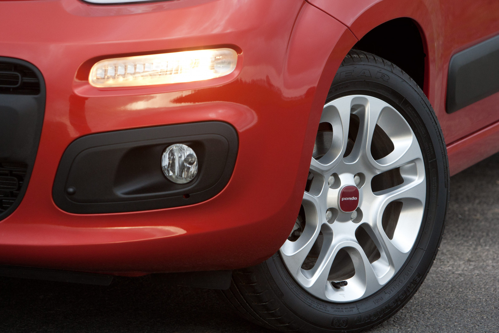 auto, vozidlo, pneumatika, volant, FIAT, netcarshow, netcar, obrázky vozidel, photo auto, 2014, verze Panda UK, kolo, okraj, pozemní vozidla, automobilového designu, automobilový exteriér, automobil make, luxusní vůz, rodinný vůz, nárazník, kompaktní vůz, městské auto, sportovní užitkové vozidlo