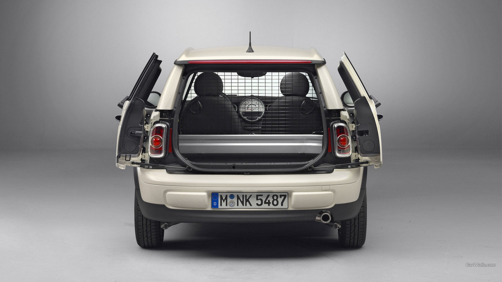 รถ, ยานพาหนะ, มินิคูเปอร์, มินิ, Volkswagen Up, Mini Clubvan, มินิคูเปอร์ Clubman, ยานพาหนะบก, การออกแบบยานยนต์, ภายนอกยานยนต์, รถยนต์ทำ, รถหรู, กันชน, รถกะทัดรัด, รถเมือง, กีฬายูทิลิตี้รถ, รถ subcompact, รถยูทิลิตี้ขนาดกะทัดรัด