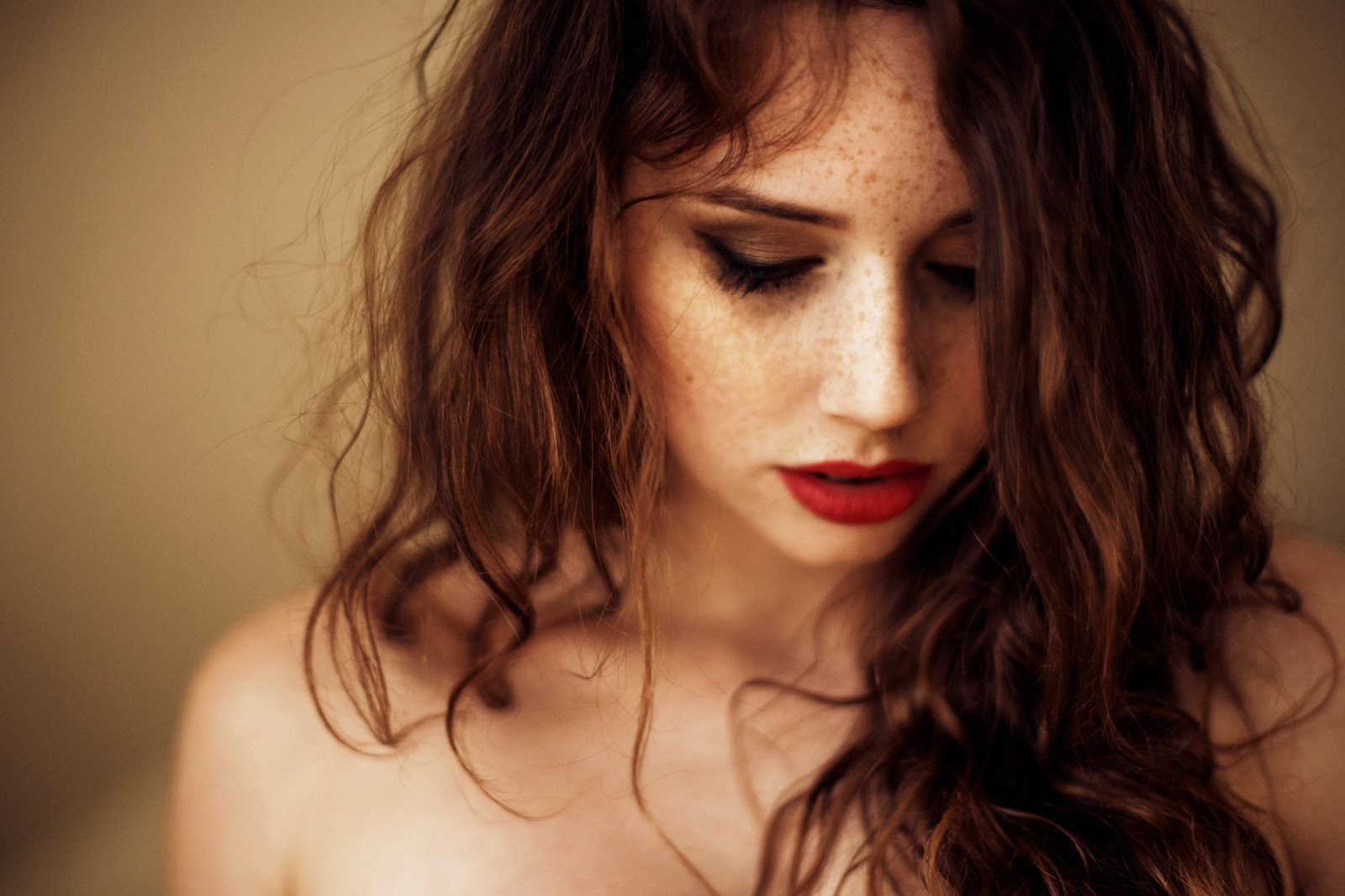 tvář, model, portrét, dlouhé vlasy, Červené, fotografování, vlasy, nos, emoce, Michalina Cysarz, Osoba, kůže, hlava, supermodelka, dívka, krása, usměj se, oko, žena, dáma, smysl, ret, účes, portrétní fotografie, focení, hnědé vlasy, umění model, mimika, orgán, zblízka, Marta Machej