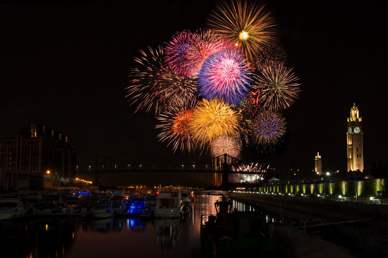 Černá, starý, temný, město, panoráma města, noc, voda, Červené, odraz, nebe, park, pláž, ohňostroj, večer, věž, oheň, most, Kánon, HDR, Španělsko, svět, Kanada, ostrov, letní, molo, zlato, dok, Nový rok, cesta, míče, Montreal, Den nezávislosti, metropole, Quebec, půlnoc, událost, složený, Los Angeles, světlo, paprsky, centrum, festival, osvětlení, hodiny, lodě, přístav, červenec, tma, lampy, show, feux, rekreace, turistická atrakce, Fred, Metropolitní oblast, výbuchy, Nový Rok, Tamaron, Loto, slavnost, Ronde, Linternational, Glozman, public event