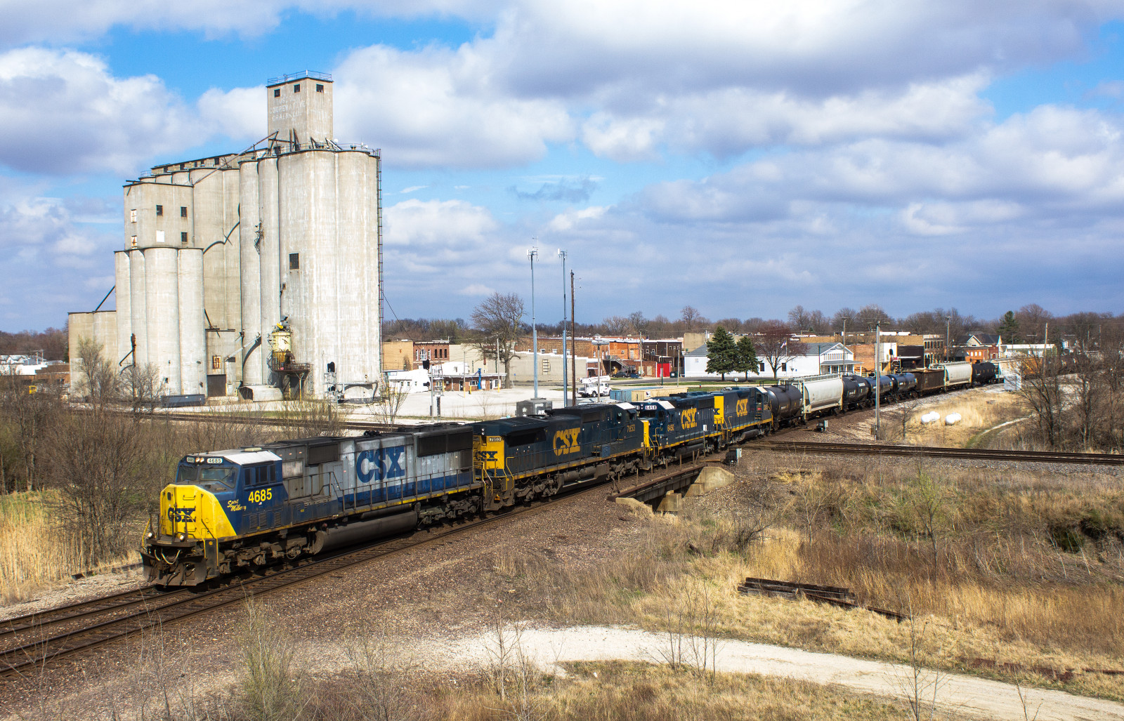 veicolo, fotografia, treno, ferrovia, brani, Illinois, trasporto, carico, locomotiva, rurale, Raro, albero, Ferrovia, treni, rotaia, pianta, all'aperto, I l, traccia, CSX, rotaie, corsia, nolo, railfan, corno, area rurale, trasporto ferroviario, materiale rotabile, vagone, ferrovia, EMD, railfanning, diretto a ovest, yn2, manifesto, Decatur, Tuscola, Decatursubdivision, Q593, Misto, C408w, Gp402, Spiritofmulberry, Sd70m, Yn2sd70m, Roadlug, Csx4685, K5la