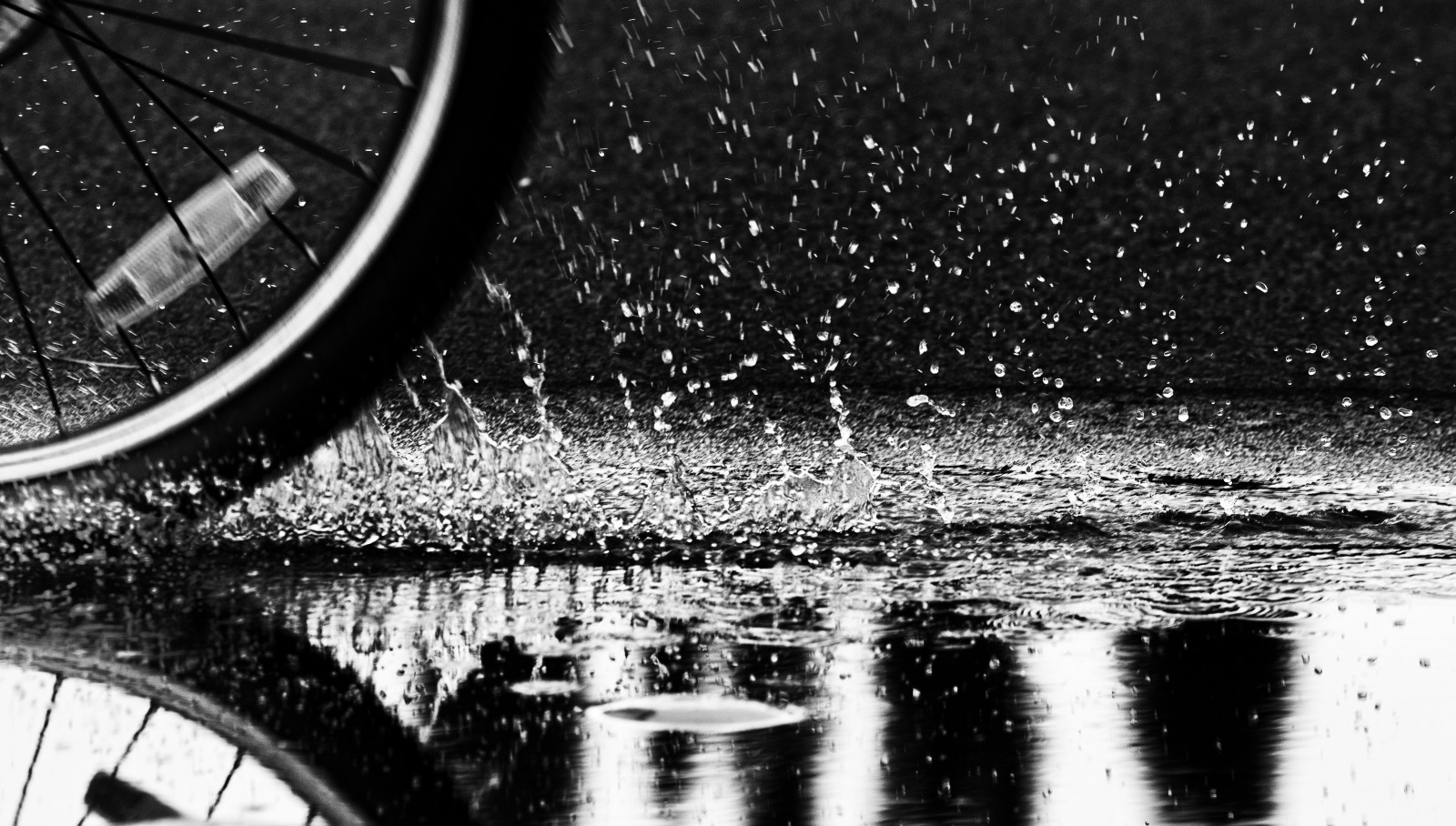 Wallpaper night, water, bicycle, reflection, rain, puddle, light