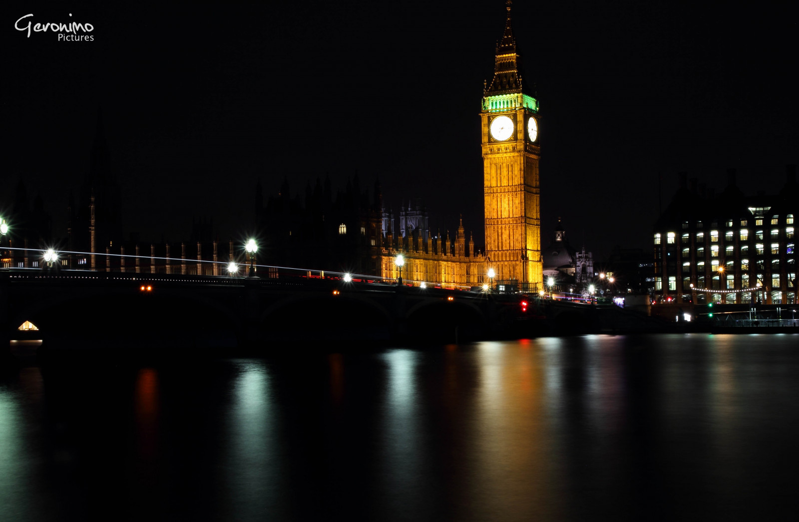 odraz, noc, mezník, město, věž, panoráma města, metropole, nebe, Metropolitní oblast, urban area, tma, večer, osvětlení, panoráma, turistická atrakce, řeka, voda, mrakodrap, hodinová věž, půlnoc, centrum, most, pouliční osvětlení, budova