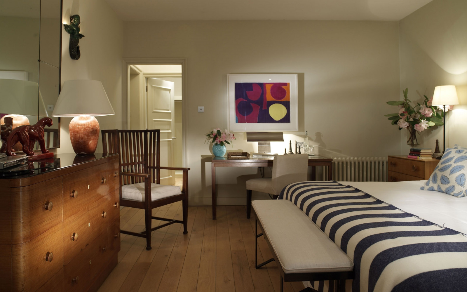 pokoj, místnost, interiér, postel, ložnice, Vzhled interiéru, chalupa, majetek, design, patro, podlaha, dno, domů, byt, nábytek, vlastnictví, nemovitost, obývací pokoj, souprava, prádelník