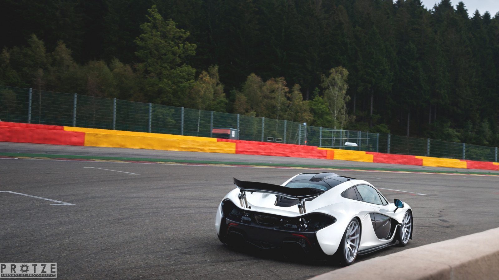 krajina, lidé, Photoshop, město, ulice, auto, městský, BMW, vozidlo, fotografování, Supercars, Volkswagen, Lamborghini, Porsche, McLaren, město, luxus, Nikon, život, Evropa, sportovní auto, Ferrari, Belgie, Maserati, Bugatti, závodění, lázně, Adobe, Lightroom, výkon auta, MM, Los Angeles, rýžování, benz, 5, den, 18, cars, závod, styl, motor, dráha, superauto, mercedes, d90, CS6, evropský, editace, 105, motorsport, Francorchamps, carphotography, p1, Trackday, sportovní dějiště, pozemní vozidla, automobilového designu, závodní auto, automobil make, luxusní vůz, závodiště, auto závodní, zdroj, Bently