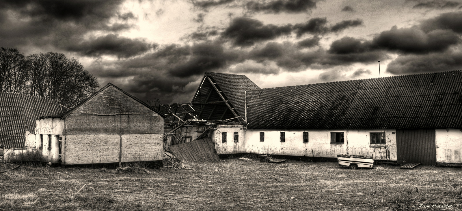 hrabství, starý, domy, Černý a bílý, tělesné, mrak, Dům, Studený, barva, dějiny, opuštěný, Příroda, architektura, mraky, Photoshop, Kánon, temný, geotagged, Dánsko, fotografování, Černá bílá, jaro, rez, zřícenina, barvitý, Evropa, noiretblanc, antický, rozklad, podrobnosti, Severní, zanedbaný, zřícenina, rezavý, historický, použitý, zapomenutý, Deprese, město duchů, zvětralý, vnitrozemí Austrálie, vrak, Skandinávie, minulost, staré Město, Dánsko, Danmark, opuštěný, opuštění, HDR, vykotlaný, Jutland, weatherbeaten, Jylland, jytland, mokastet