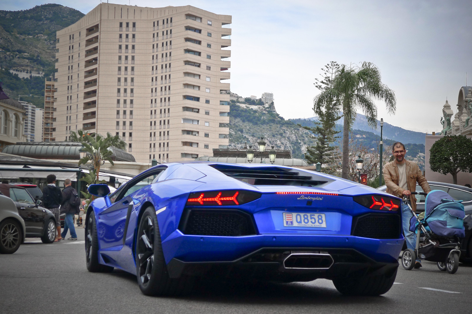 auto, pozemní vozidla, vozidlo, superauto, sportovní auto, Lamborghini Aventador, motorové vozidlo, automobilového designu, druh dopravy, Lamborghini, silnice, výkon auta, luxusní vůz, ulice, kolo, automobilový exteriér, automotive wheel system, město, okraj, limuzína, Lamborghini Gallardo