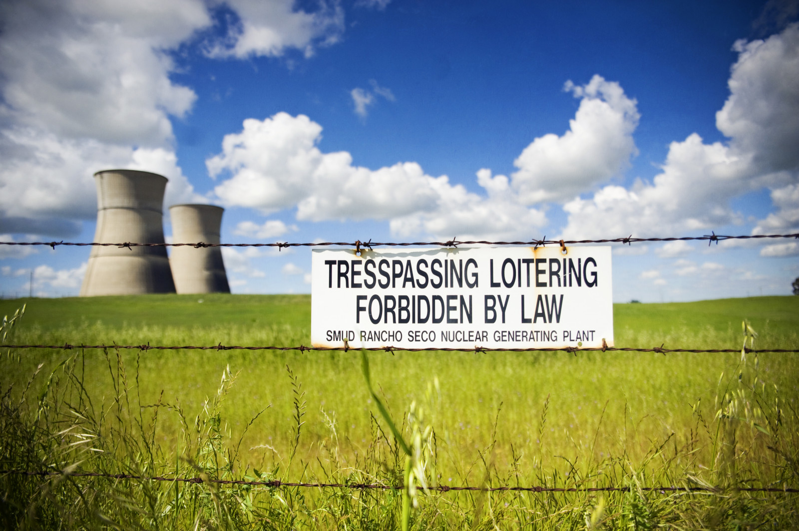 lučina, nebe, pole, mrak, energie, prérie, tráva, během dne, venkov, hospodařit, tráva rodina, louka, elektrárna, cooling tower, jaderná elektrárna, oříznutí, outdoor struktura, prostý, public utility, krajina, pastvina, neloupané pole, elektrické napájení, pozemek pozemek, zemědělství