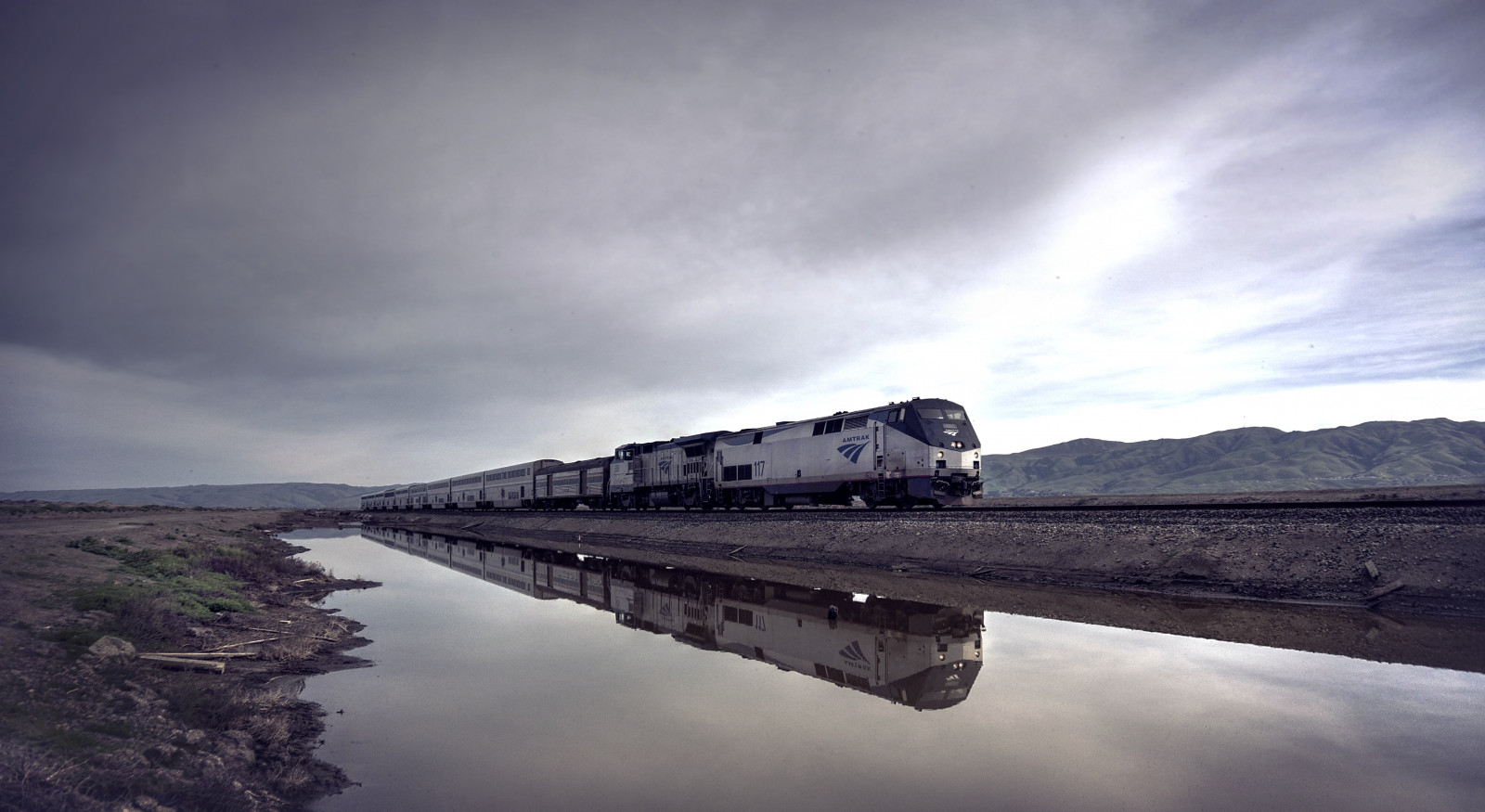krajina, záliv, kopec, odraz, nebe, mraky, vlak, Kalifornie, horizont, rybník, doprava, Drsný, perspektivní, mrak, zakalený, den, hora, koleje, dráha, fav500, Photomatix, Amtrak, nex6, San Jose, vysočina, waterreflection, jezero, rovný, meteorologický jev, železniční doprava, železniční vůz, 1XP, selp1650, Silicon Valley, sanfranciscobay, Alviso, Alvisomarinacountypark, Slough, Sůl
