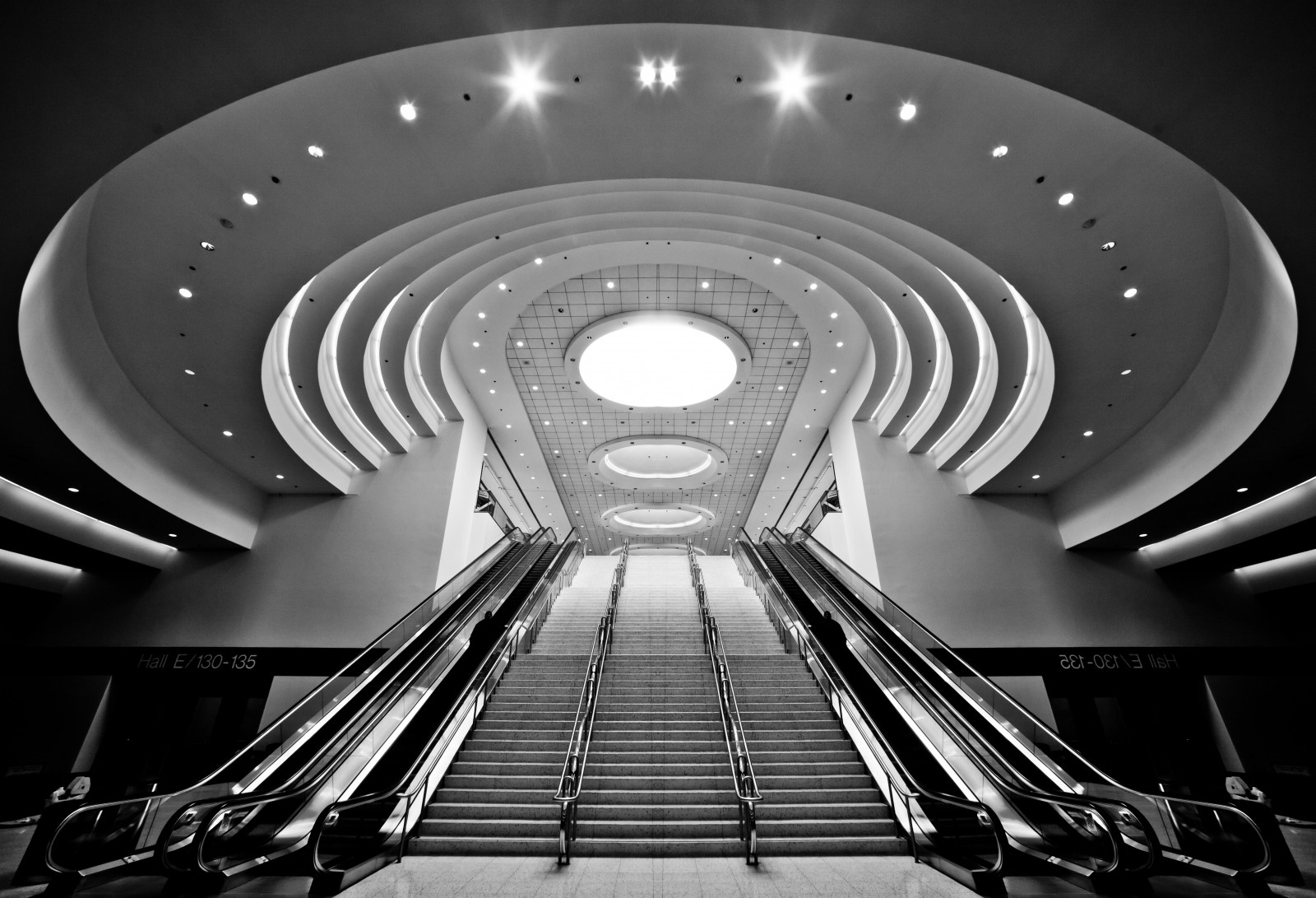 ขาวดำ, สถาปัตยกรรม, การถ่ายภาพ, สมมาตร, สหรัฐอเมริกา, บันไดเลื่อน, บันได, มุม, เบา, bw, ความมืด, fav100, fav10, fav50, fav25, สหรัฐ, สหรัฐอเมริกา, ซานฟรานซิสโก, ดำและขาว, ถ่ายภาพขาวดำ, daylighting, ถ่ายภาพนิ่ง, Califorina, mosconecenter, stock photography