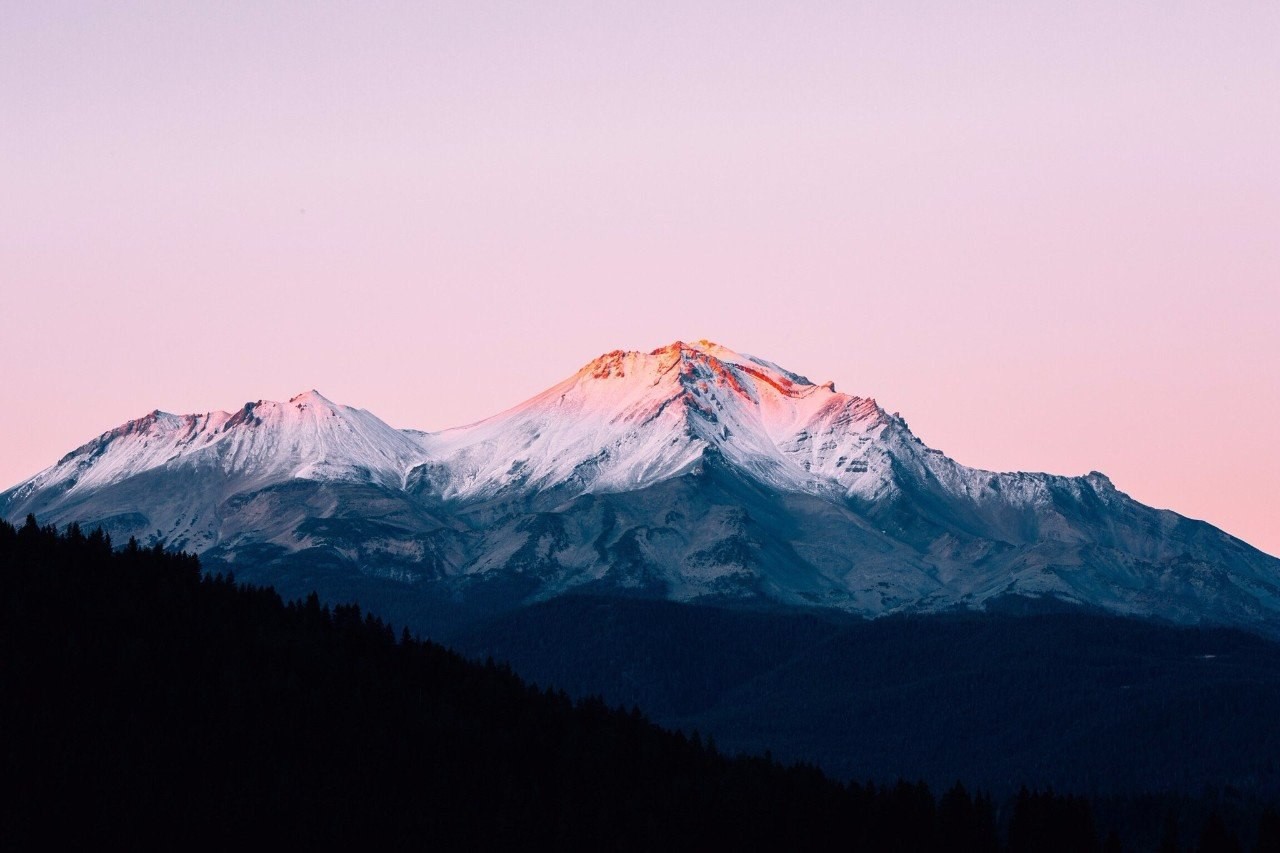 paysage, forêt, Montagnes, le coucher du soleil, colline, la nature, neige, lever du soleil, Matin, crépuscule, Alpes, sommet, plateau, crête, nuage, Montagne, Aube, Phénomène atmosphérique, Relief terrestre, Forme de relief, caractéristique géographique, chaîne de montagnes, Stratovolcano