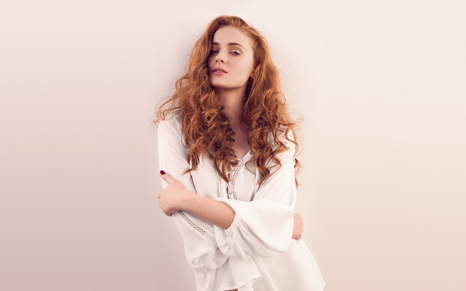 bílý, ženy, ryšavý, model, portrét, dlouhé vlasy, fotografování, herečka, šaty, kudrnaté vlasy, móda, vlasy, jaro, kůže, Sophie Turner, oblečení, supermodelka, Sansa Stark, krása, ruka, účes, portrétní fotografie, focení, hnědé vlasy, umění model