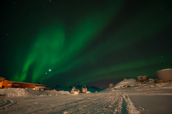 Greenland,night,snow,ice,cold,aurorae