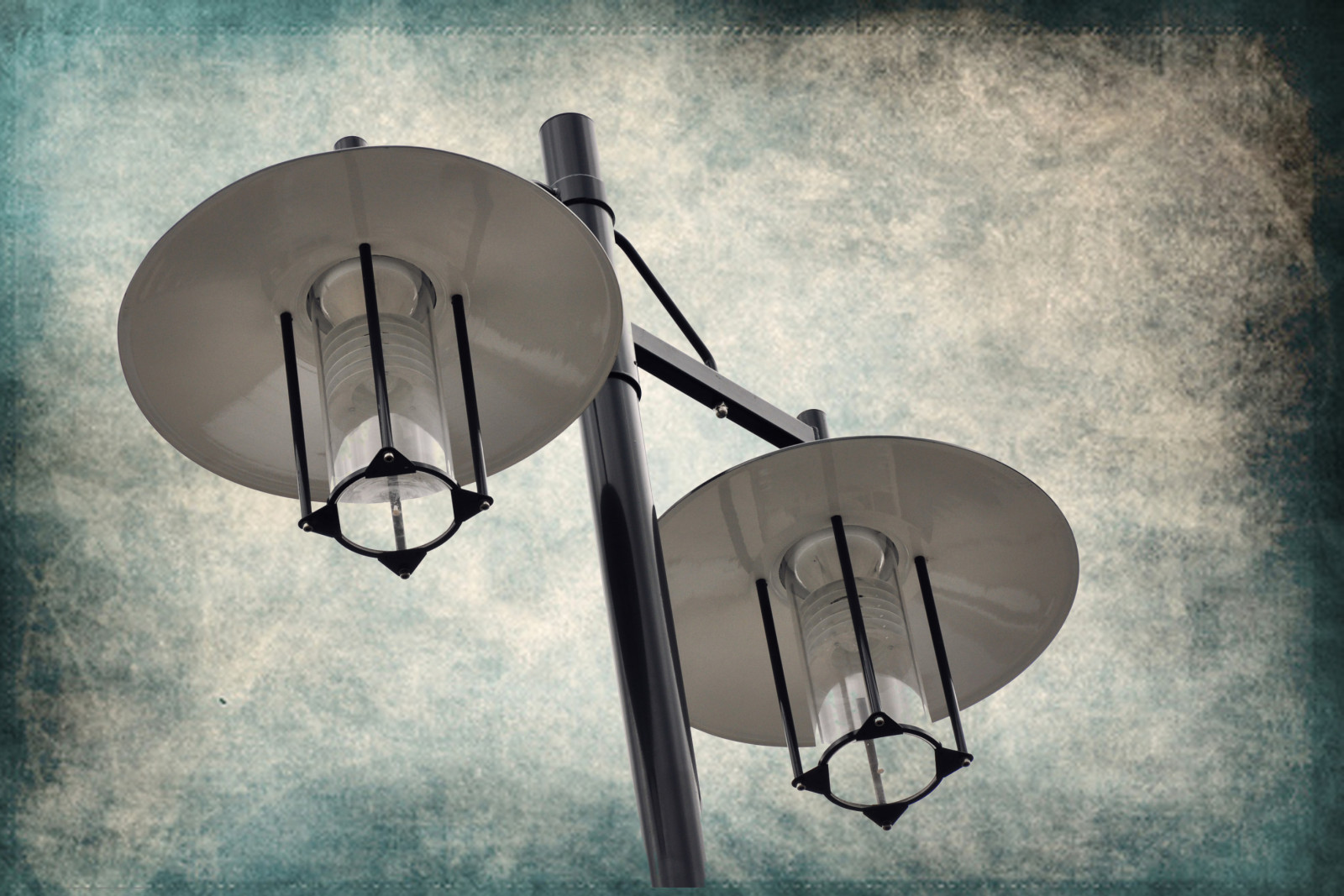 pouliční osvětlení, bílý, Černá, ilustrace, Photoshop, černobílý, ulice, architektura, městský, odraz, lucerna, modrý, sklenka, textura, kruh, atmosféra, texturou, 2010, Soumrak, UMĚNÍ, světlo, prozkoumat, osvětlení, vrstvy, tvar, barvy, tma, flickraward, nikonflickraward, Nizozemí, d90, diamondclassphotographer, flickrdiamond, nikond90, svítidlo, lihovar, pareeerica, Breda