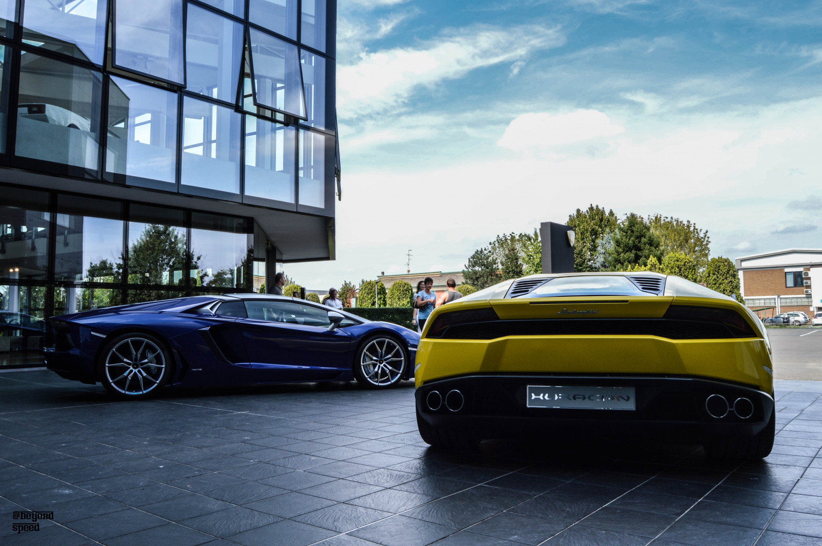 ulice, Itálie, auto, vozidlo, silnice, fotografování, žlutý, modrý, Lamborghini, Lamborghini Aventador, Nikon, Lamborghini Gallardo, sportovní auto, Roadster, výkon auta, Hypercar, exotický, kolo, okraj, superauto, nikond3200, worldcars, automotive, Aventador, combo, Huracan, pozemní vozidla, automobilového designu, automobilový exteriér, závodní auto, luxusní vůz, kompaktní vůz, motorové vozidlo, osobní luxusní automobil, výkonné auto, Automobili, automotive wheel system