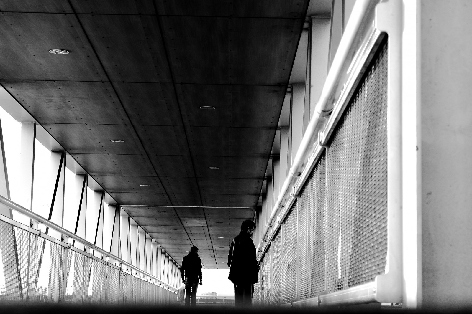 Černá, černobílý, architektura, budova, fotografování, symetrie, ocel, struktura, infrastruktura, úhel, světlo, dolů, Street View, čára, noiretblanc, blackandwithe, photoderue, momentka, urbanarte, photopascalcolin, Černý a bílý, monochromatické fotografování, denní osvětlení, passerelle, Thiais, Enbas, fixed link