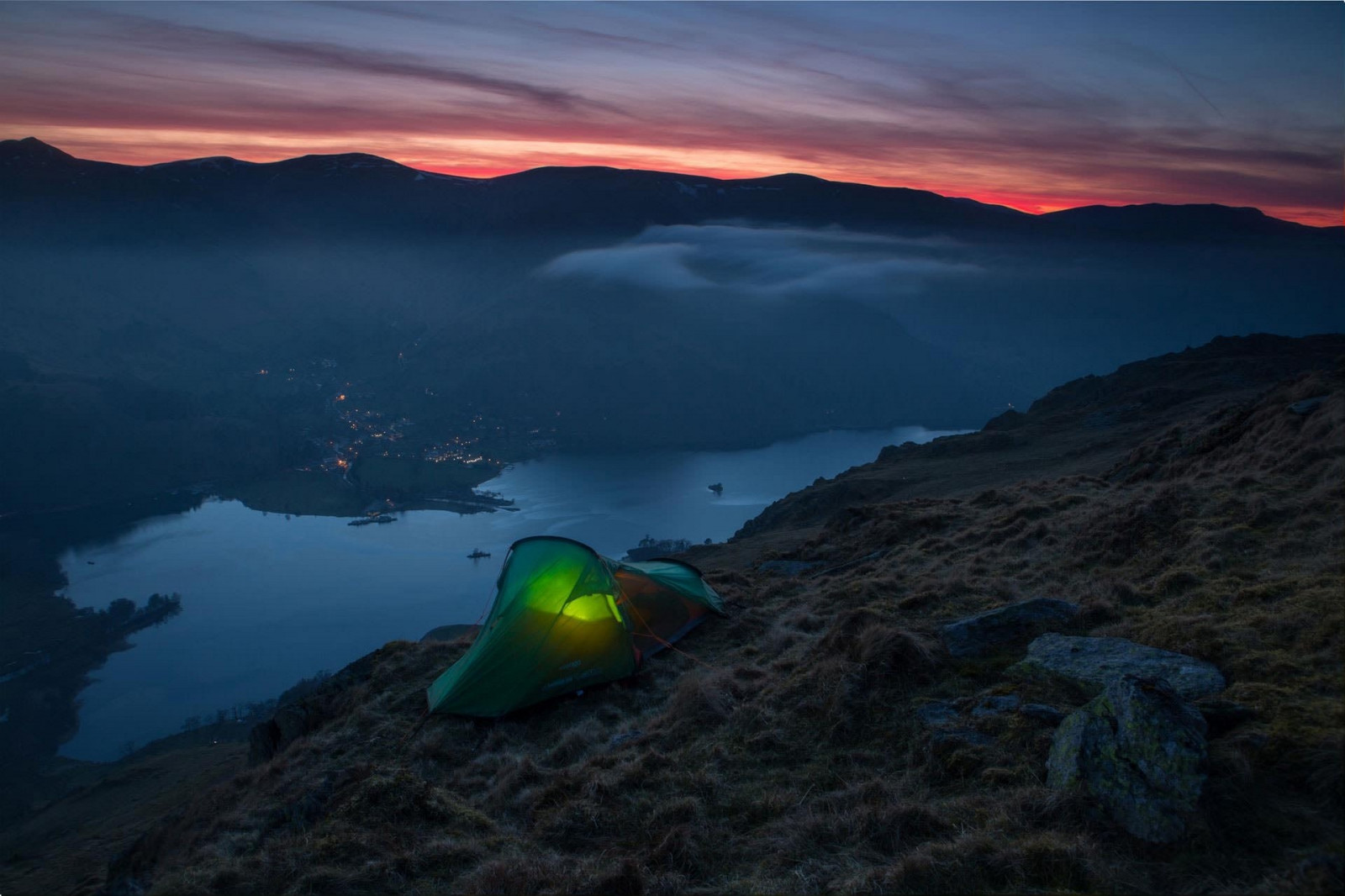krajina, světla, hory, západ slunce, moře, jezero, Příroda, odraz, fotografování, mraky, svítání, mlha, soumrak, kempování, Terén, mrak, hora, svítání, počítač tapeta, horských reliéf, pohoří, extrémní sport