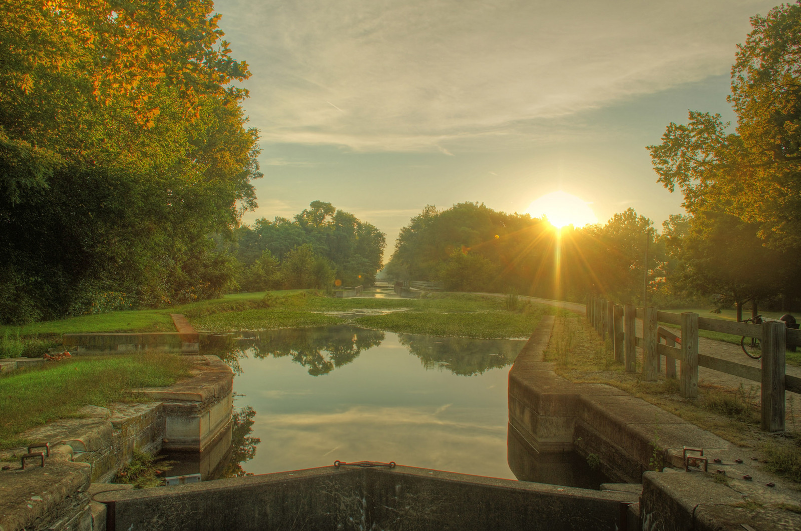 slunečnímu záření, krajina, jezero, voda, Příroda, odraz, tráva, nebe, svítání, večer, ráno, řeka, HDR, rybník, kanál, banka, sunburst, mokřadní, mrak, strom, podzim, list, svítání, rostlina, zlatá hodina, vodní tok, nádrž, Photomatix, sonyalpha, počítač tapeta, vodní, sonyslta57, sonya57, sigma1850f2845, enjoyillinois, travelillinois, imcanal, iandmcanal, imcanaliandmcanal