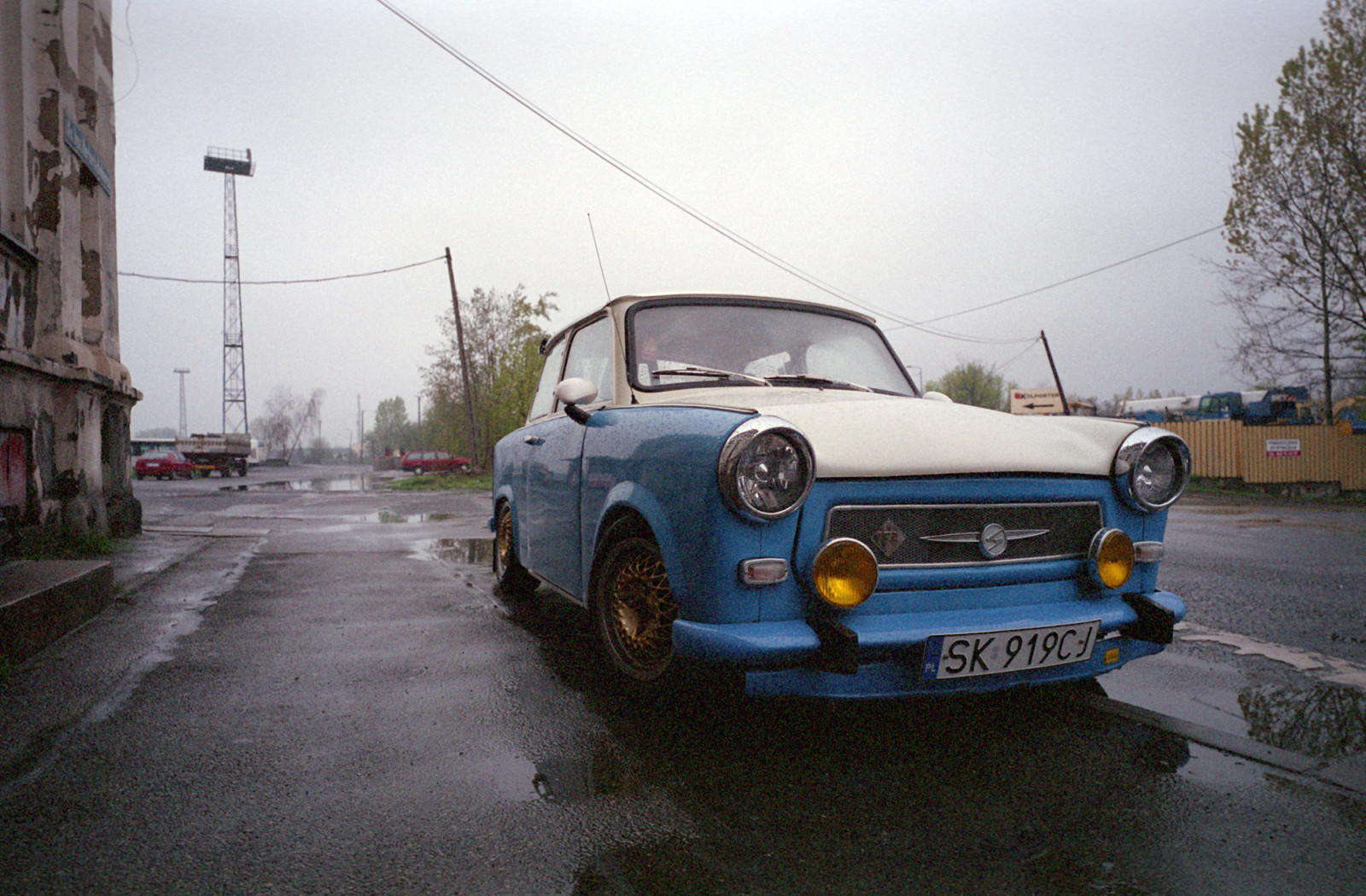 ulice, auto, vozidlo, silnice, ladění, klasická auta, Mini Cooper, Trabant, kolo, Zeiss, fuji, Bednář, auto, klasický, 400, 21mm, Contax, prošlý, Superia, automobilového designu, automobilový exteriér, rodinný vůz, kompaktní vůz, motorové vozidlo, městské auto, subcompact auto, střední velikost auta, xtra, biogon, g2