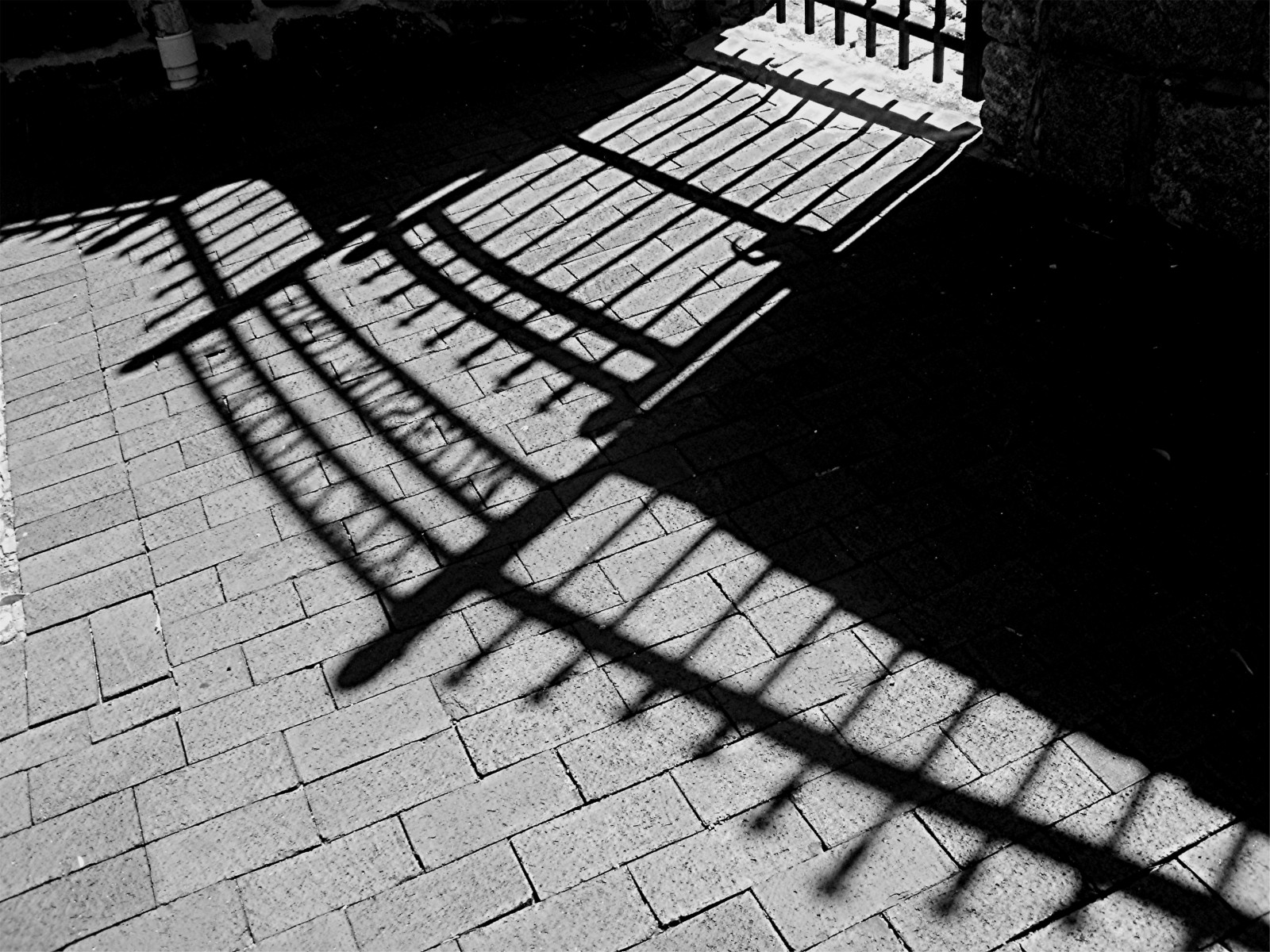 ดำ, ขาวดำ, เงา, อิฐ, การถ่ายภาพ, โกธิค, พิพิธภัณฑ์, วิคตอเรีย, มุม, เงา, bw, ดำขาว, เหล็กดัด, บรรทัด, ประตู, blancoynegro, byn, md, ดำและขาว, ถ่ายภาพขาวดำ, ellicottcity, ellicottcitymd, borailroadmuseum, victorianironwork, borailroad