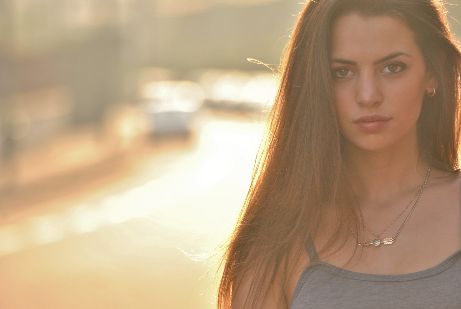 tvář, slunečnímu záření, kontrast, model, portrét, oči, západ slunce, město, ulice, dlouhé vlasy, bruneta, městský, fotografování, slunce, Šedá, Rozmazané, móda, vlasy, bokeh, emoce, Osoba, ghetto, kůže, půvab, hlava, podsvícení, mlhavý, Milano, pohled, Milán, Soumrak, Giulia, Tramonto, světlo, barva, dramatický, Krásná, dívka, krása, usměj se, oko, Sluneční svit, žena, osvětlení, dof, ruka, dáma, rozmazat, outoffocus, cars, sen, fotografie, horký, nádherný, ritratto, štika, sunsetlight, blond, účes, móda, drama, portrétní fotografie, focení, hnědé vlasy, mimika, zblízka, hotlight, Leoncavallo, trudiphotography