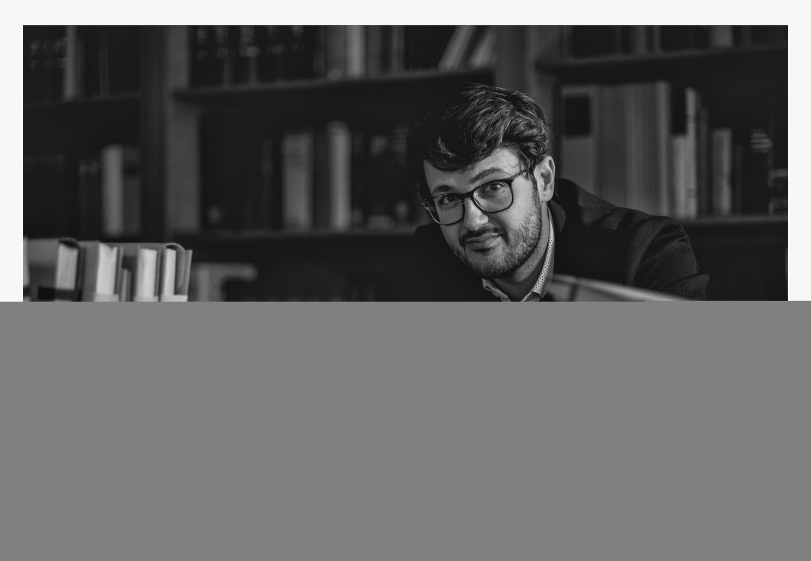 277, 277365, 365, หนังสือ, หนอน, หนังสือ, ห้องสมุด, เก่า, oldbooks, พระคัมภีร์, fascicles, adi, สำรวจ, photo365, โครงการ 365, แนวตั้ง, portraitunlimited, คน, onephotoaday, วันละครั้ง, เพื่อน, แว่นตา, 35 นาที, 365 ช่ำชอง, 365 โครงการ, d800, dailyphoto, วัน, dof, bw, ดำและขาว, ดำ, ดำขาว, สวย, เด็กชาย, สีขาว, nikond800, nikkor, nikkor85mm, ดี, 85 มม. 18, f18, monocrome, ขาวดำ, ชาย, นักข่าว