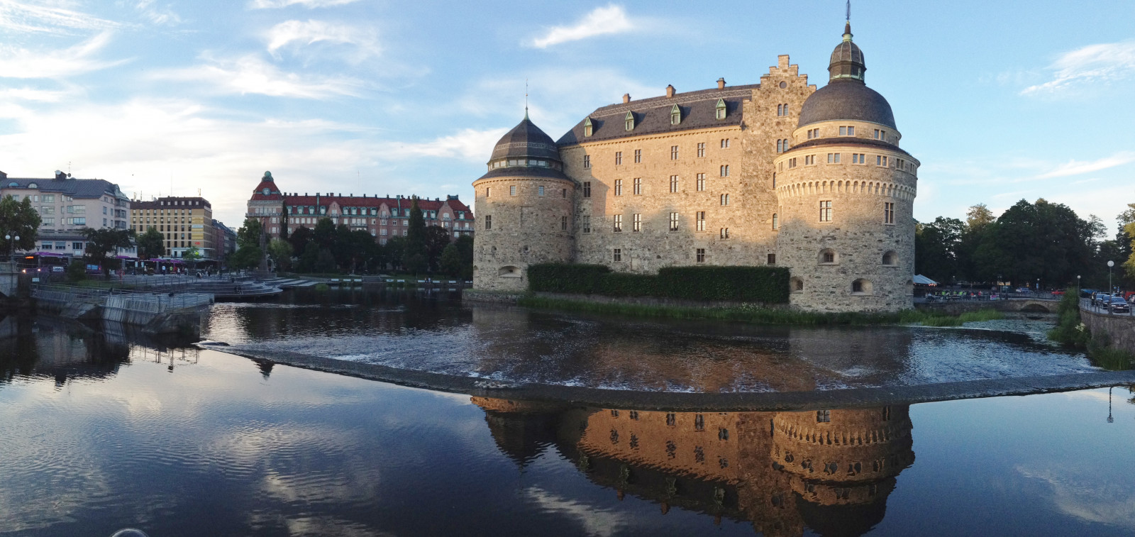 město, voda, budova, odraz, Cestovní ruch, hrad, řeka, Švédsko, kašna, palác, zámek, Sverige, Rebro, slott, hradní příkop, mezník, turist, historia, vodní, vodní prvek, vodní hrad, n RKE, turistbyr, sev rdhet, slottsvandring