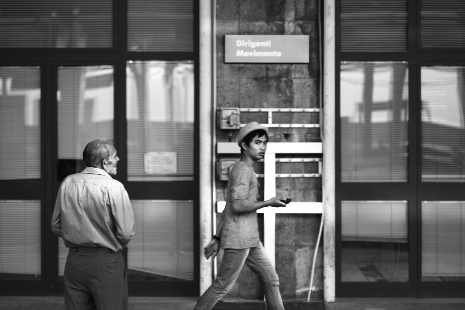 แนวตั้ง, คน, bw, ดำขาว, ตรงไปตรงมา, streetphotography, พันล้าน, สถานีรถไฟ, canon5d, biancoenero