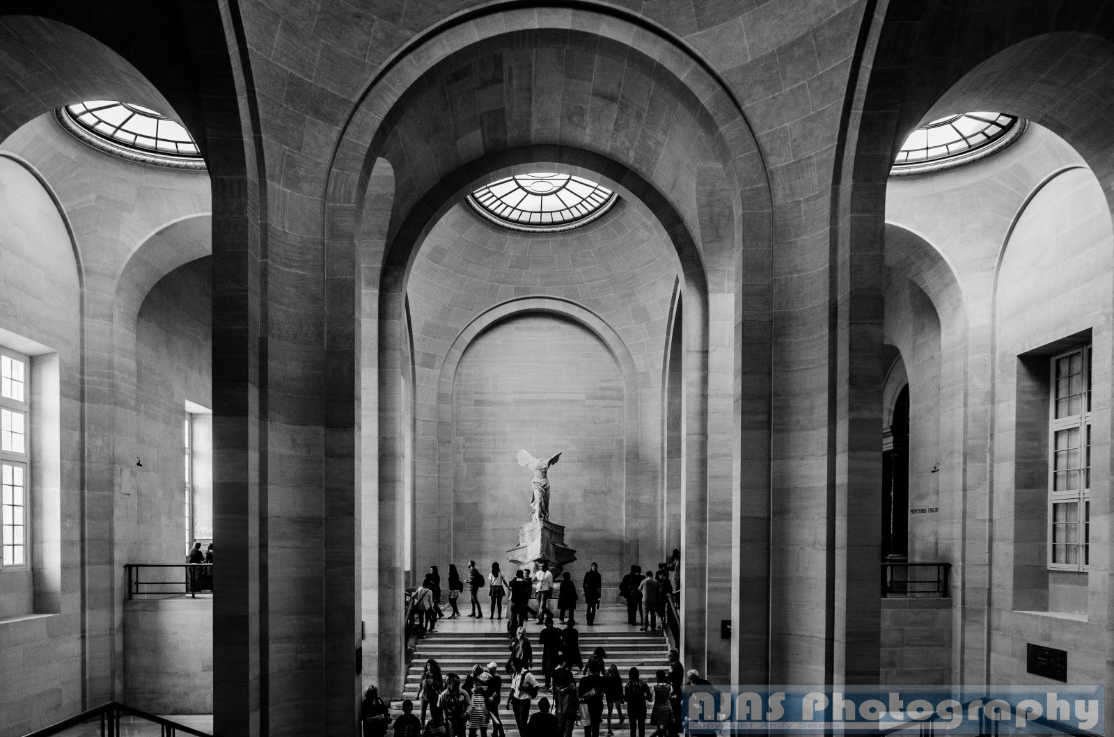 città, bianco e nero, Parigi, Francia, Museo, Mono, paesaggio urbano, persiana di ventilazione, ala, Vittoria, Nike, scala, alato, Denon, Samotrace, museo di Louvre, Daru, Denuncia, 1.685 millimetri, Darustaircasewiththewingednikevictoryofsamothrace