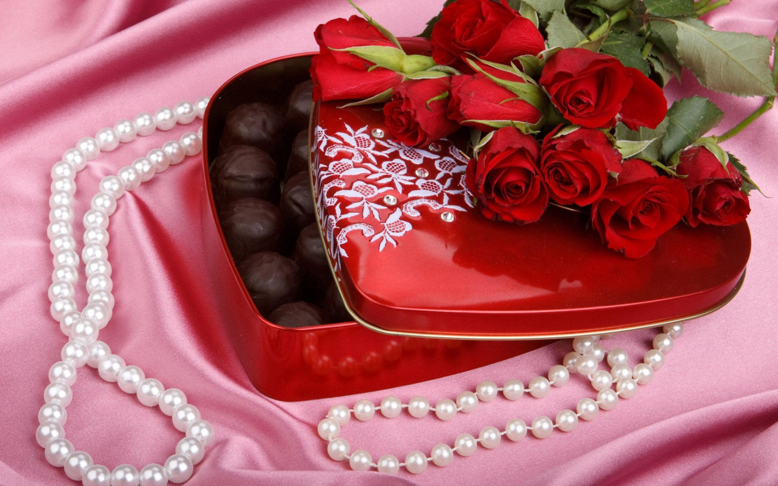 Wallpaper candies, chocolate, box, heart, beads, pearls, red