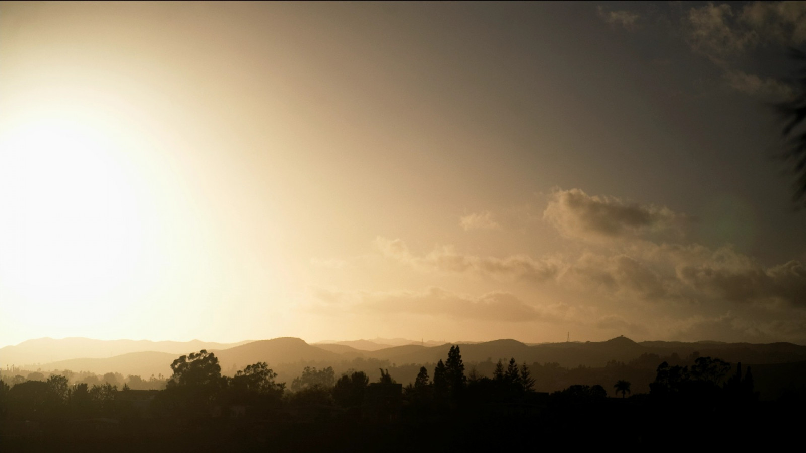 slunečnímu záření, krajina, západ slunce, kopec, Příroda, nebe, svítání, večer, ráno, mlha, slunce, horizont, atmosféra, soumrak, opar, světlo, mrak, hora, svítání, tma, atmosférický jev